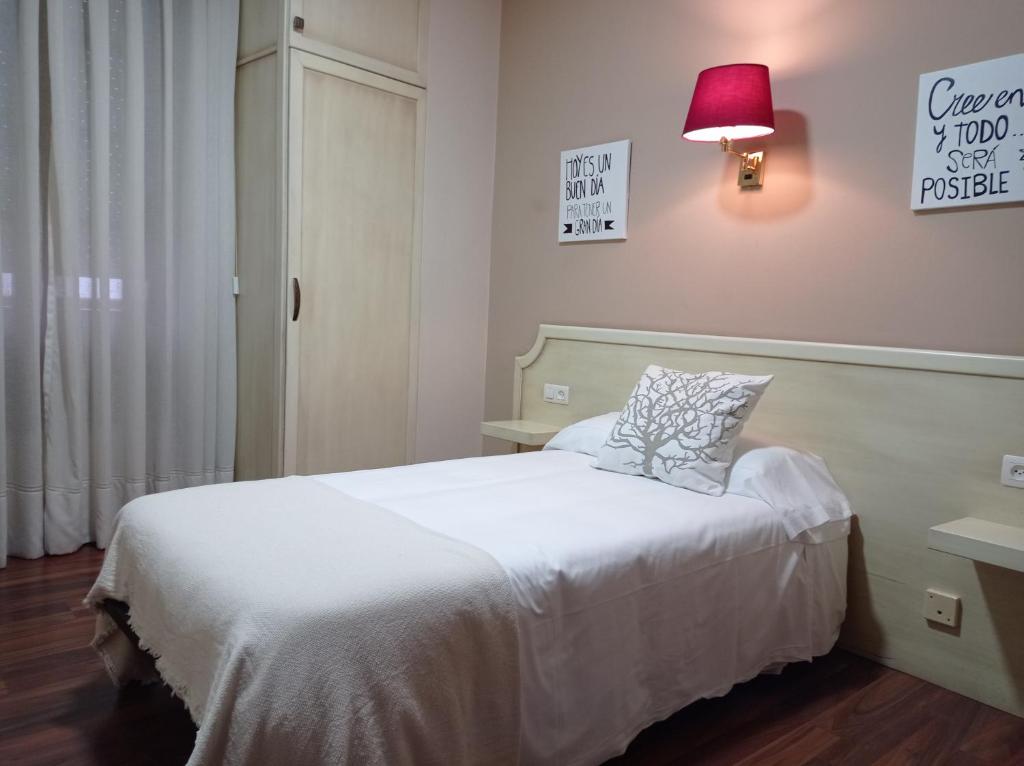 Hotel Los Robles - Standard Single Room