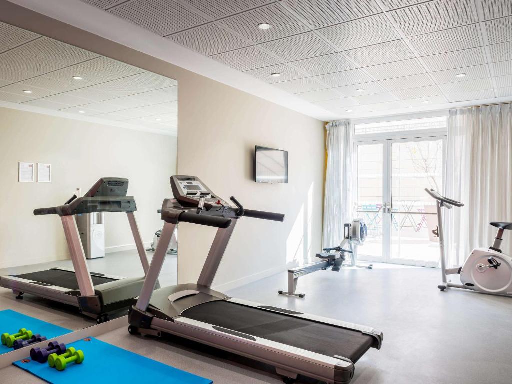 Fitness centrum a/nebo fitness zařízení v ubytování Aparthotel Adagio Access La Défense Puteaux