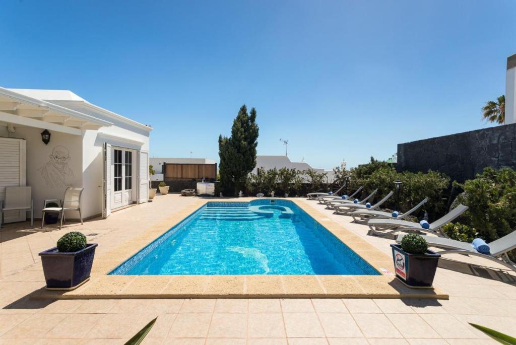 VILLA ALKI by Buenavilla