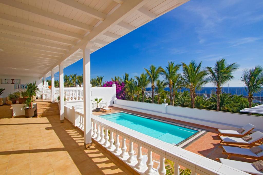 The swimming pool at or close to SUEÑOS DEL MAR by Buenavilla