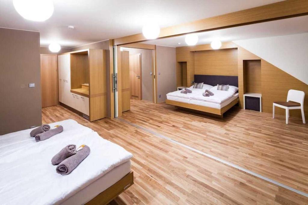 Postel nebo postele na pokoji v ubytování Resort Líšenský Dvůr
