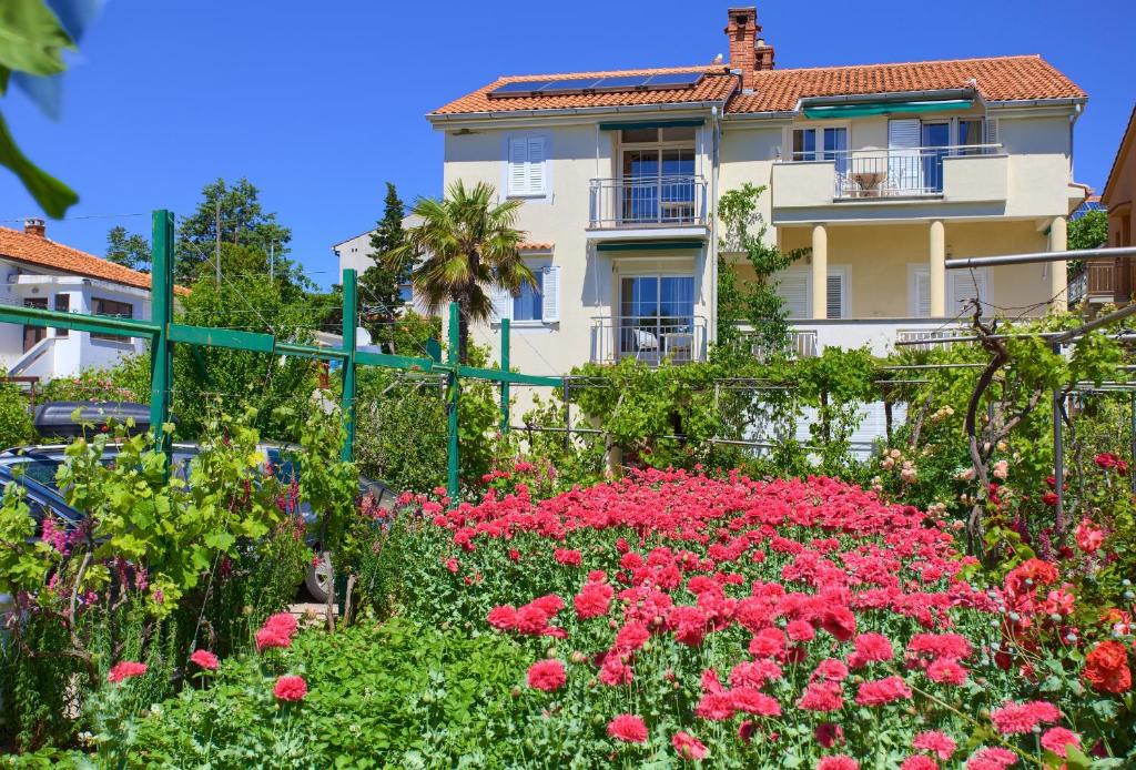 Ogród w obiekcie Apartments Adria Danka