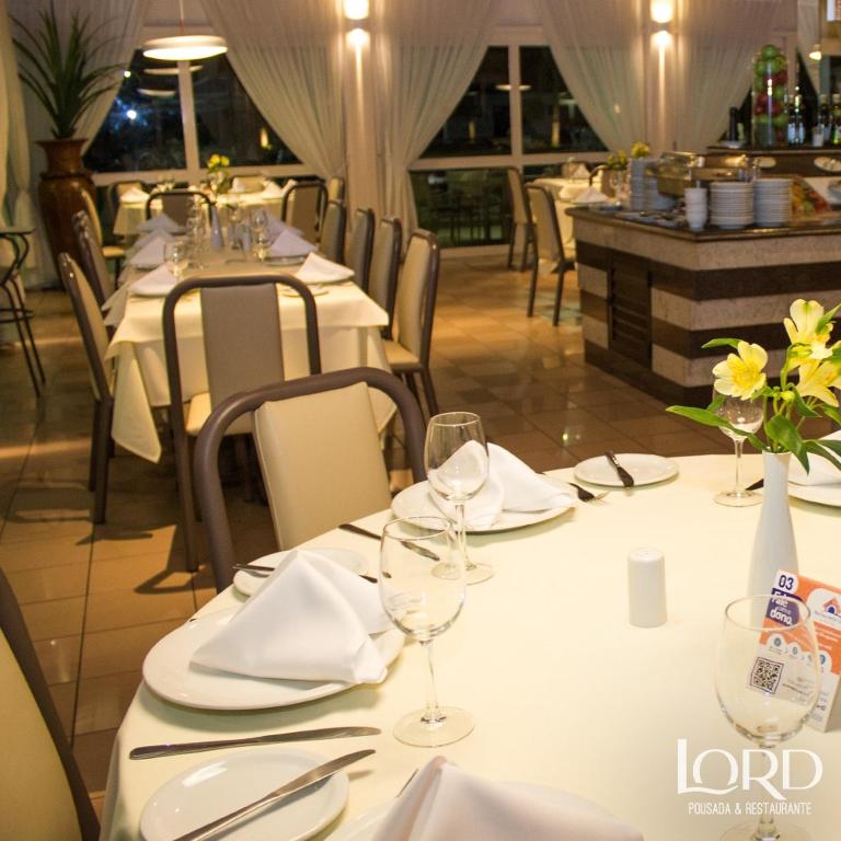 Restaurace v ubytování Hotel Pousada Lord