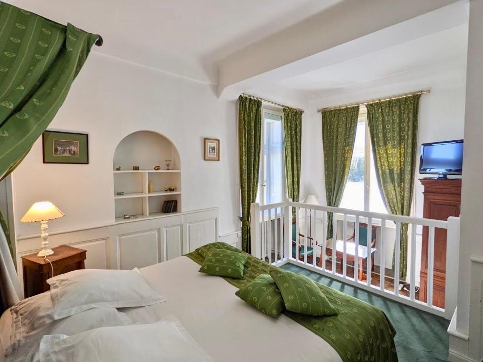 Postel nebo postele na pokoji v ubytování Château d'Urtubie