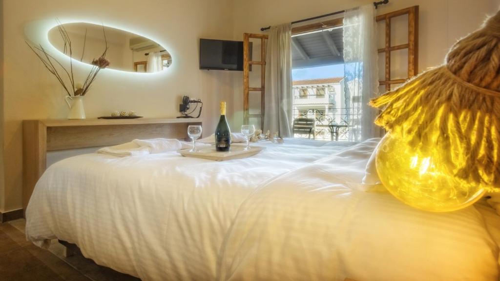 Postel nebo postele na pokoji v ubytování Goudelis Apartments