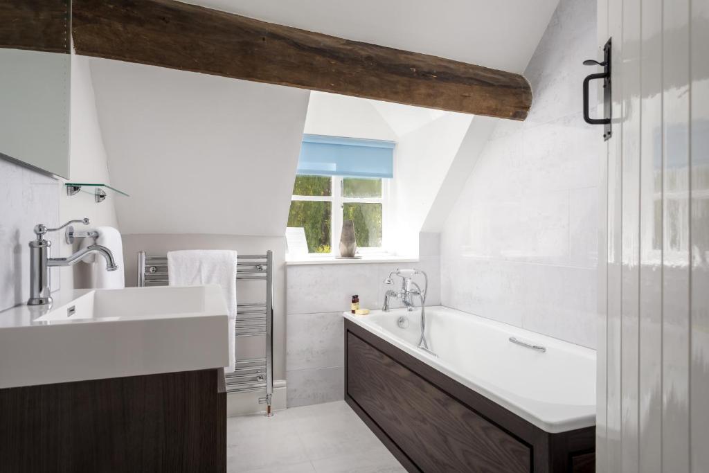 Dunford Barn Cotswolds with Hot Tub photo photo 3