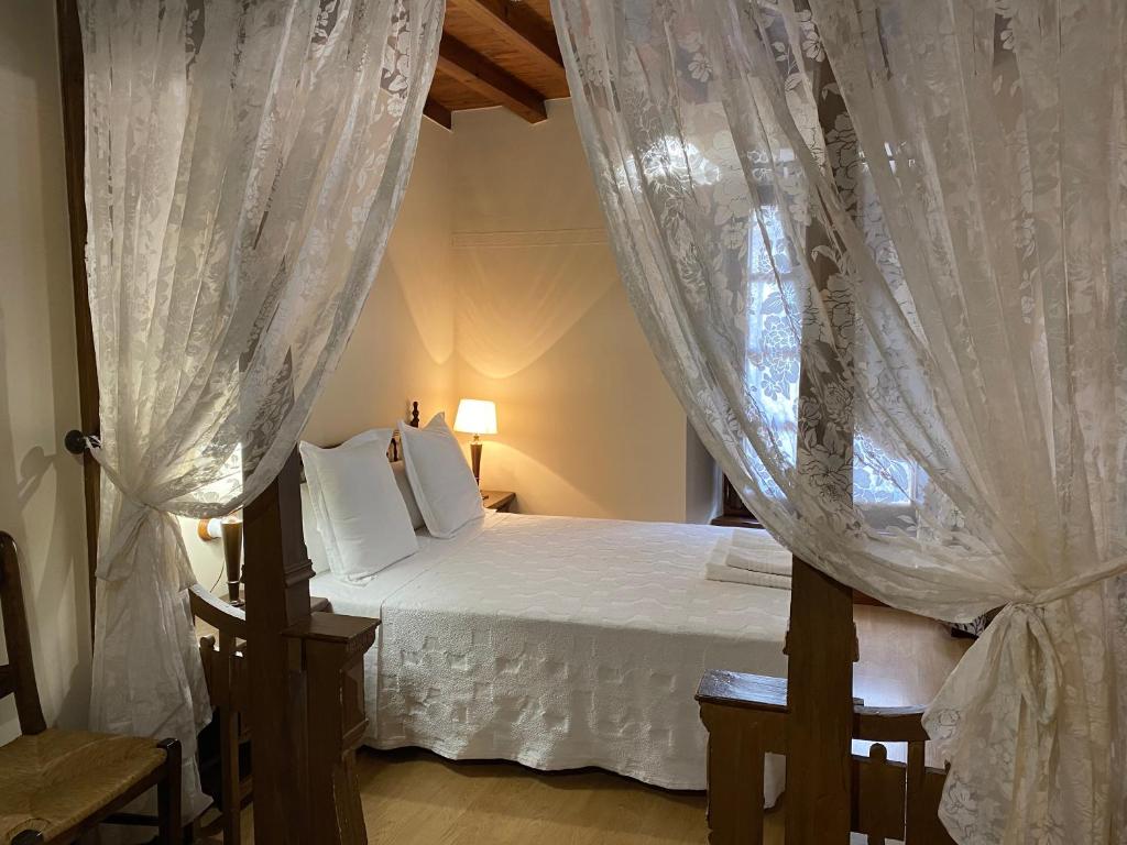Postel nebo postele na pokoji v ubytování Hotel rural Rinconada de las Arribes