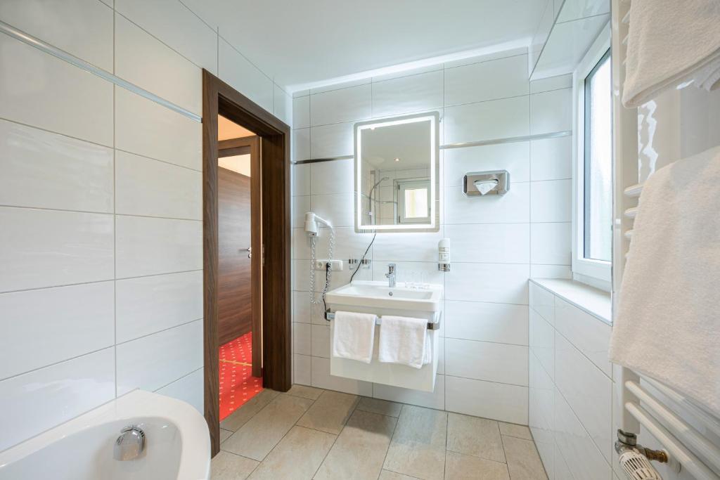 Koupelna v ubytování Hotel AlpinaRos