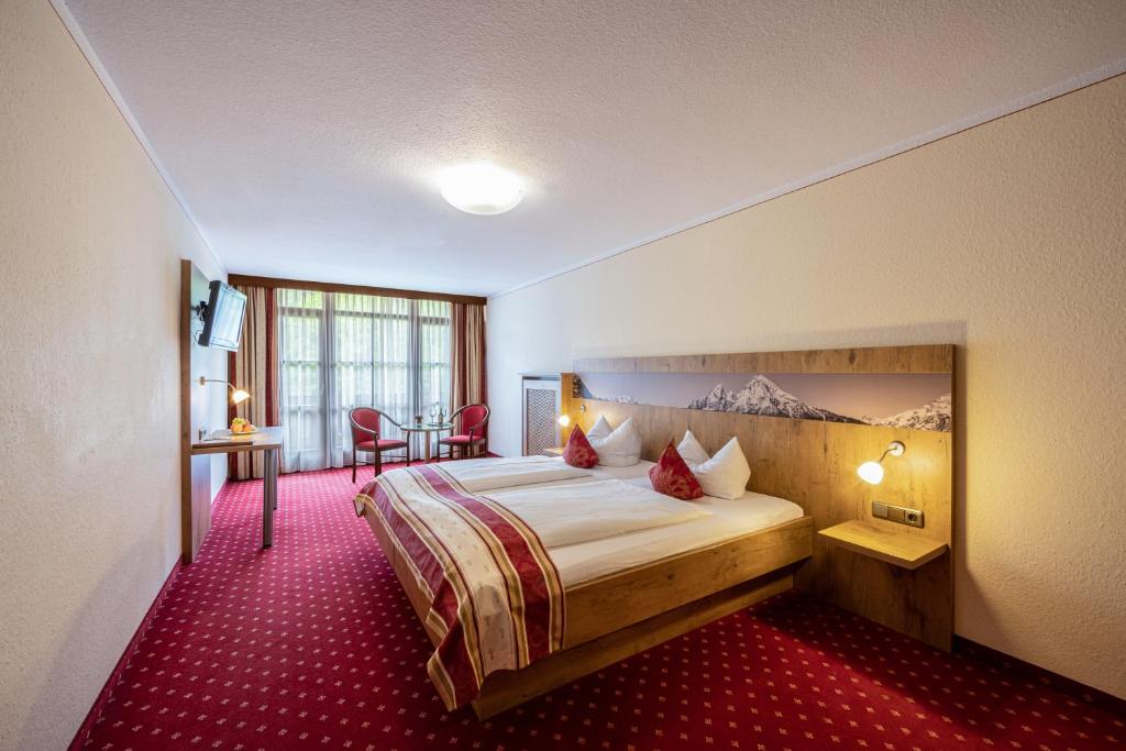 Postel nebo postele na pokoji v ubytování Hotel AlpinaRos