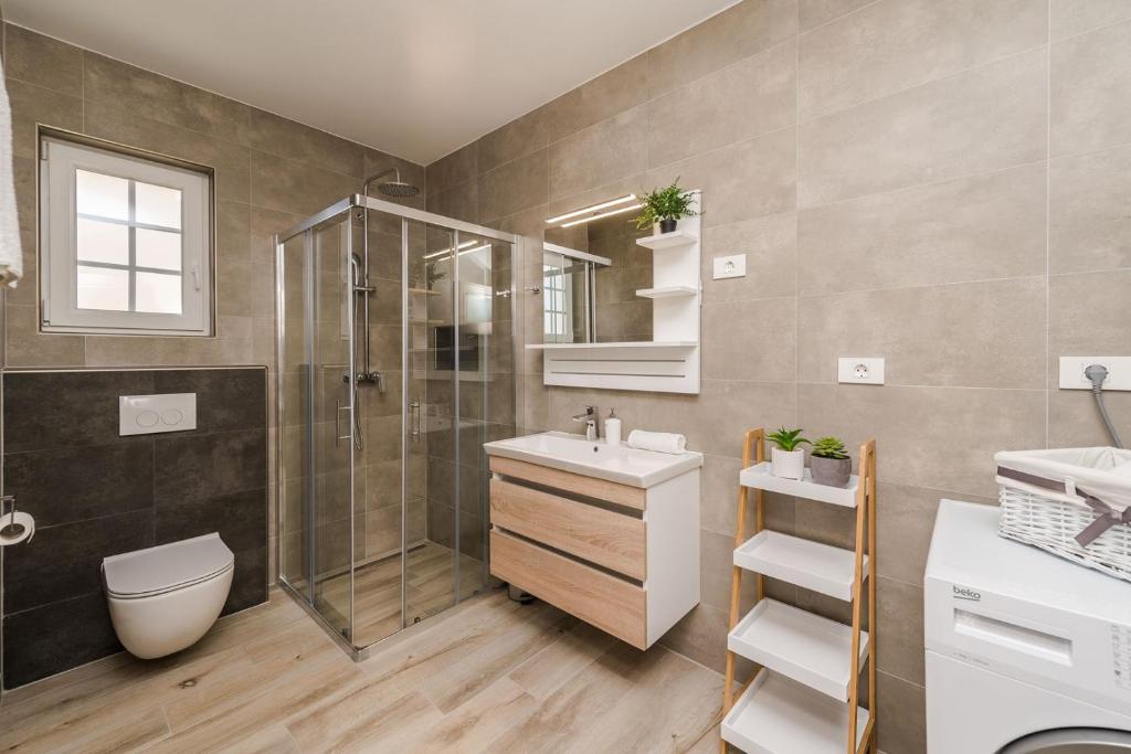 Koupelna v ubytování Villa Stancija Privlaka 1 with heated pool
