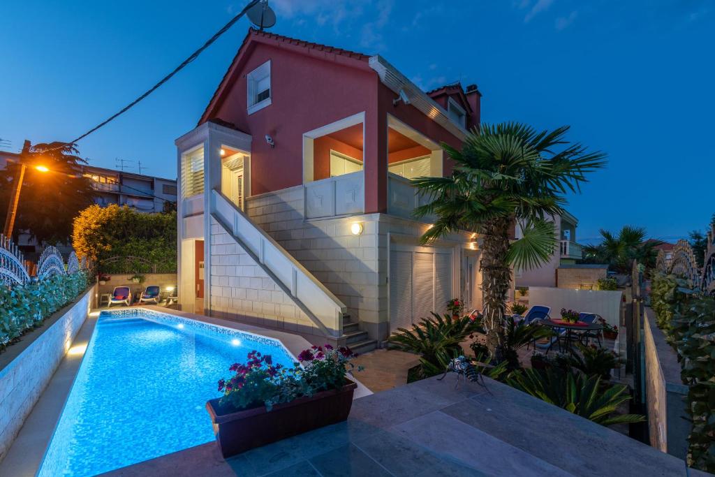 VILLA SARA-Trogir center-pool-parking