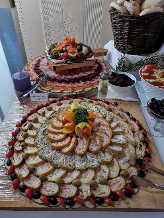 a table with a large platter of seafood and vegetables at Hotel Royal Drina in Mali Zvornik