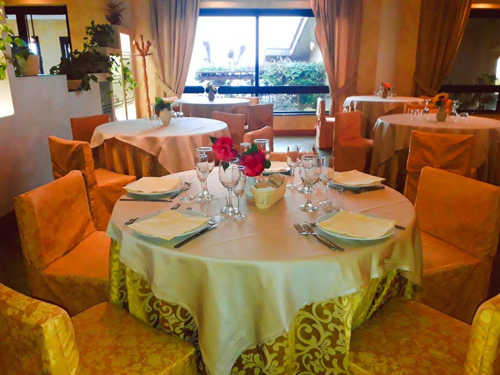 Posedenie v ubytovaní La Bastia Hotel & Resort