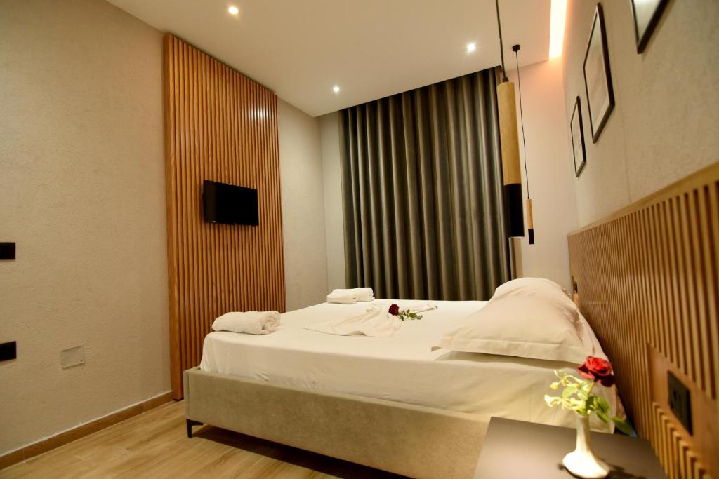 Postel nebo postele na pokoji v ubytování Hotel Ramosaco, Radhimë, Vlorë