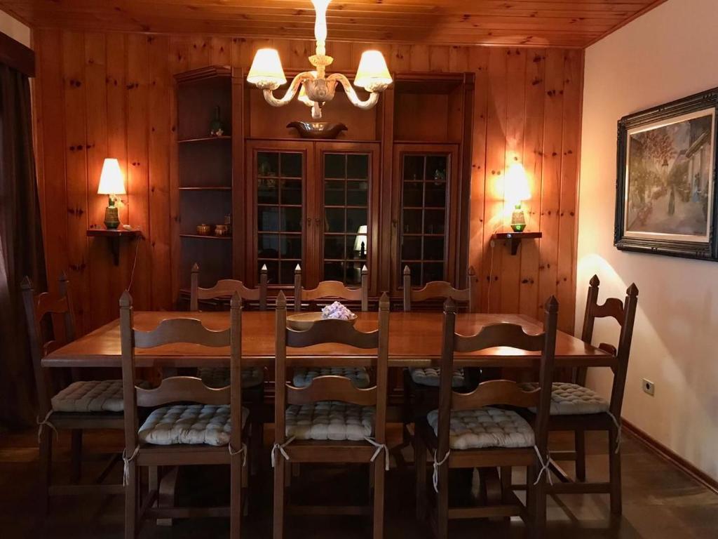  Country Home - Capivari Lodge Home