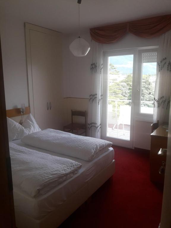 Postel nebo postele na pokoji v ubytování Hotel Lux