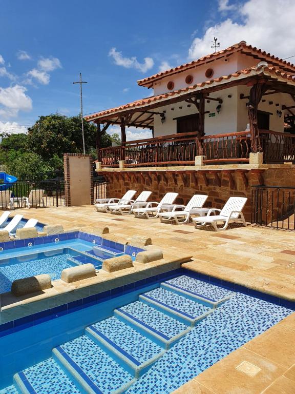 Swimmingpoolen hos eller tæt på Hotel Campestre Ataraxia Barichara