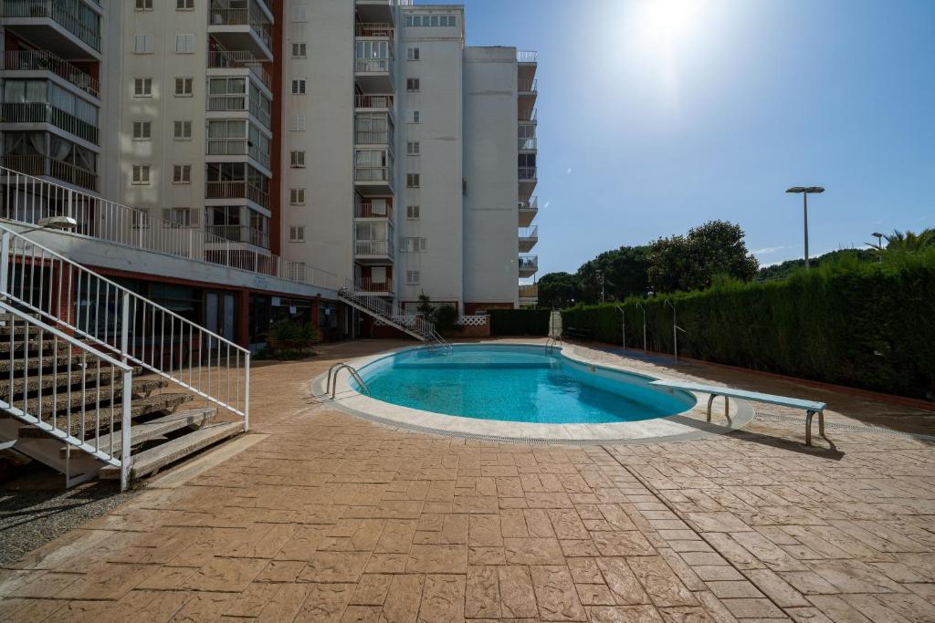 Bazén v ubytovaní HomeHolidaysRentals Miramar - Costa Barcelona alebo v jeho blízkosti