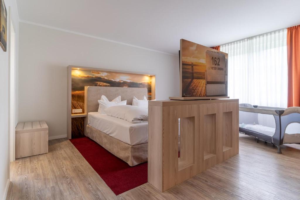 Postel nebo postele na pokoji v ubytování Hotel Garni Kölfhamm