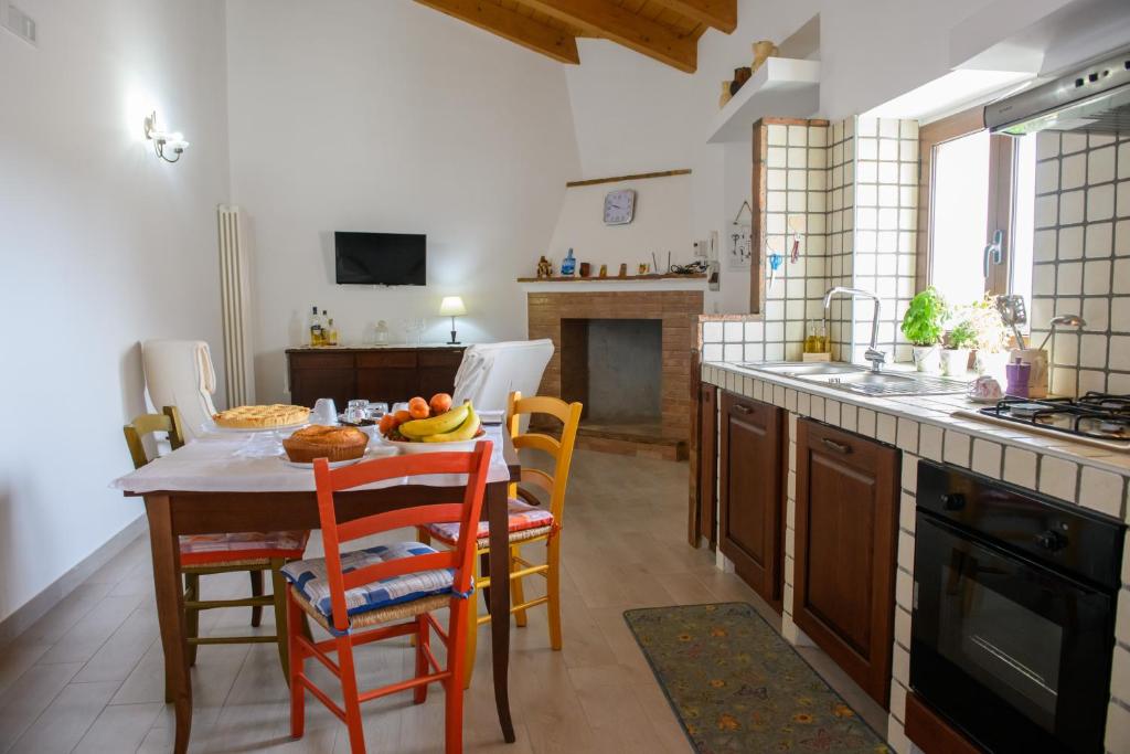 Kuchyň nebo kuchyňský kout v ubytování Terrazzo sullo Ionio