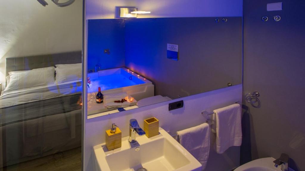 Vannituba majutusasutuses ETNEA 208 LUXURY JACUZZI SUITE Catania