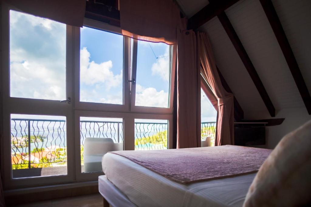 Postel nebo postele na pokoji v ubytování La Suite Villa