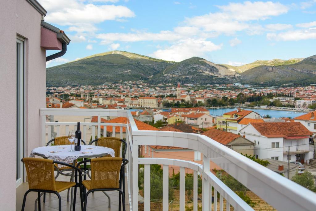 Nespecifikovaný výhled na hory nebo výhled na hory při pohledu z apartmánu