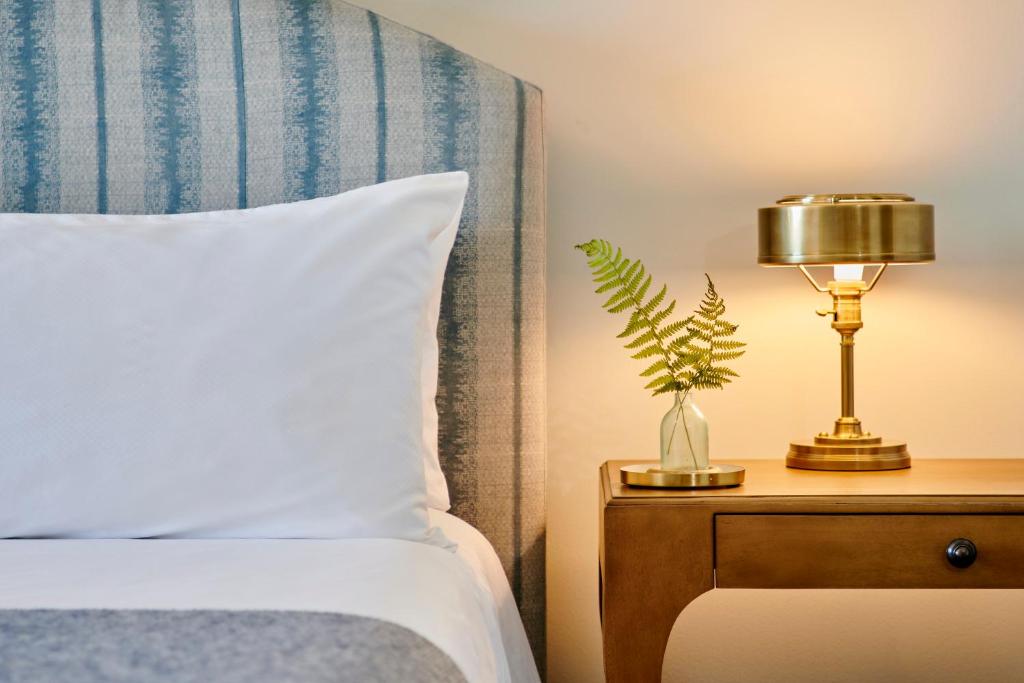 Harbourview Inn - 