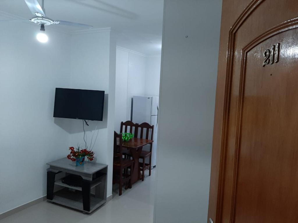  Condomínio baia dos golfinhos Apto 211