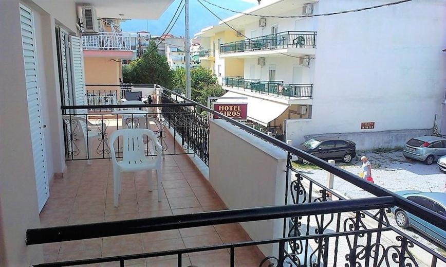 Balkón nebo terasa v ubytování SIROS HOTEL