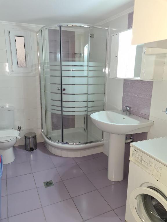 Gallery image of Grand Apartment in Néa Khilí
