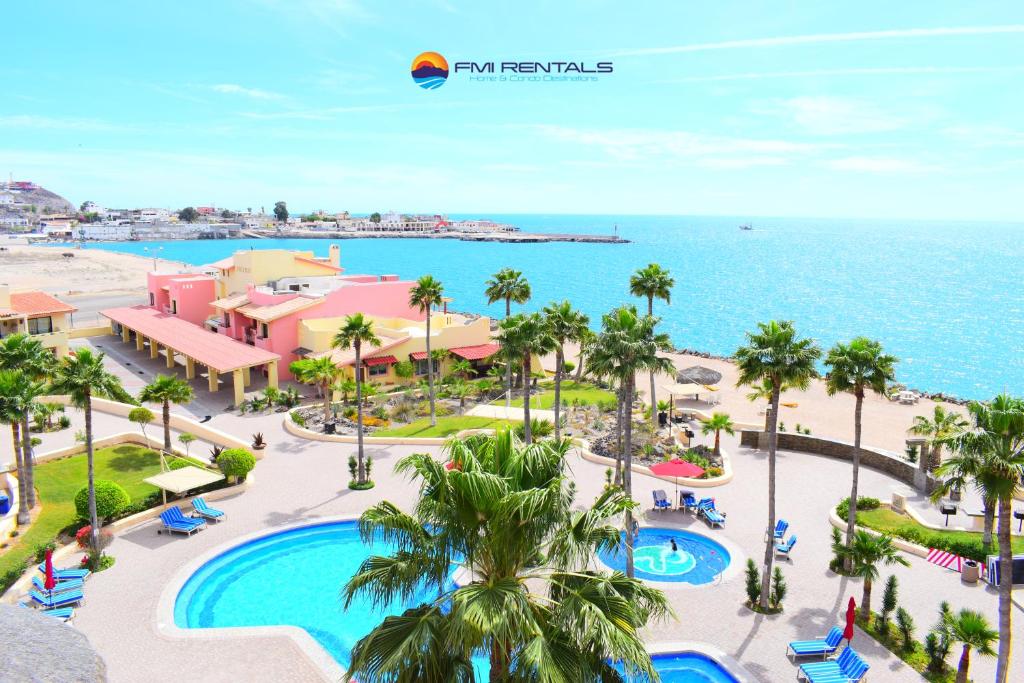 - une vue aérienne sur un complexe avec une piscine et l'océan dans l'établissement Marina Pinacate A-512, à Puerto Peñasco