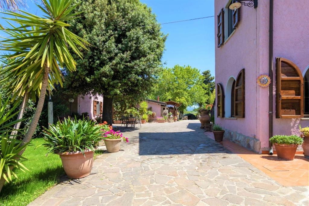 The surrounding neighborhood or a neighborhood close to the holiday home