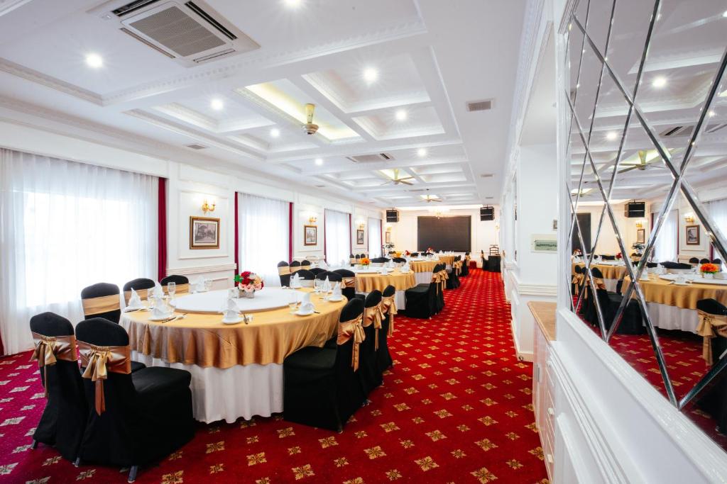 Restaurace v ubytování White Palace Thai Binh Hotel