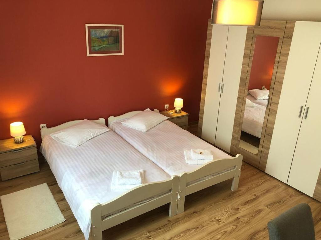 Posteľ alebo postele v izbe v ubytovaní Holiday house in Zadar with balcony, air conditioning, W-LAN, washing machine (4576-1)