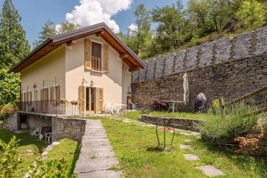 3 bedrooms house with furnished garden and wifi at Montecrestese VCO