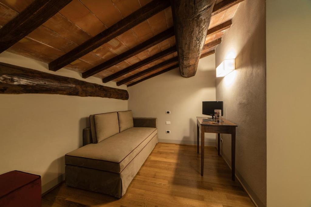 TV a/nebo společenská místnost v ubytování Relais Della Rovere