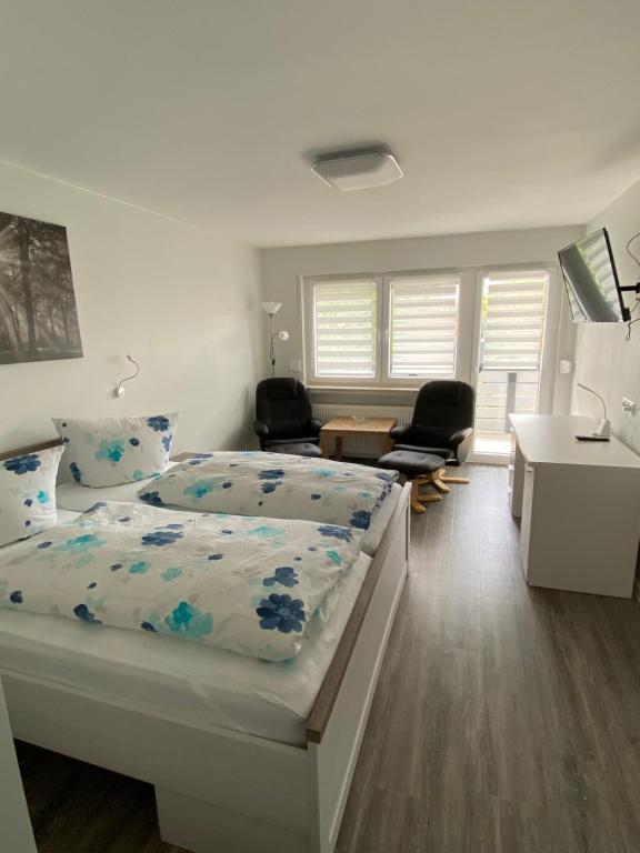 Un pat sau paturi într-o cameră la Hotel Braunlage