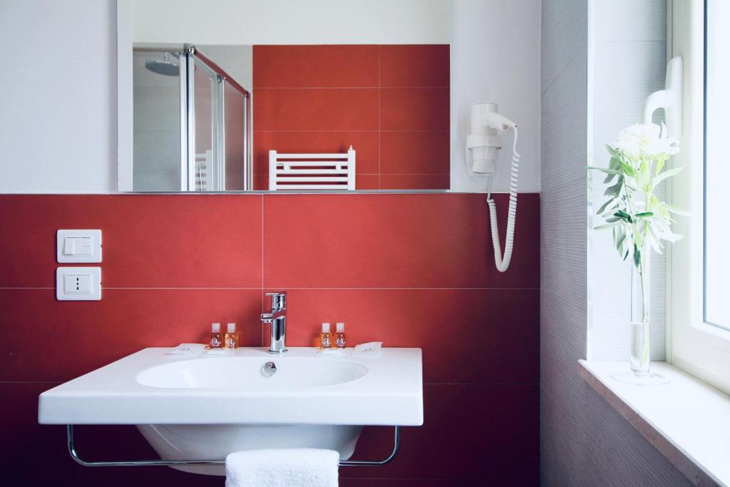 A bathroom at Hotel Olivò