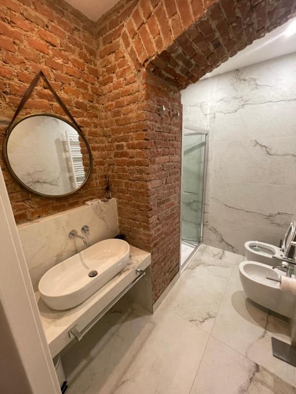 A bathroom at Luxury Apartment in Milan Center