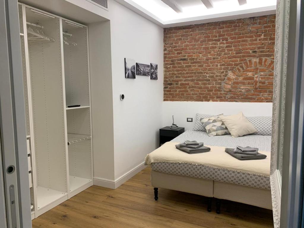 A bed or beds in a room at Luxury Apartment in Milan Center