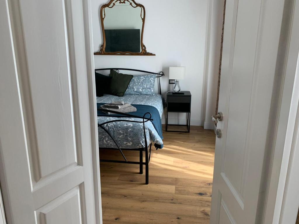 A bed or beds in a room at Luxury Apartment in Milan Center