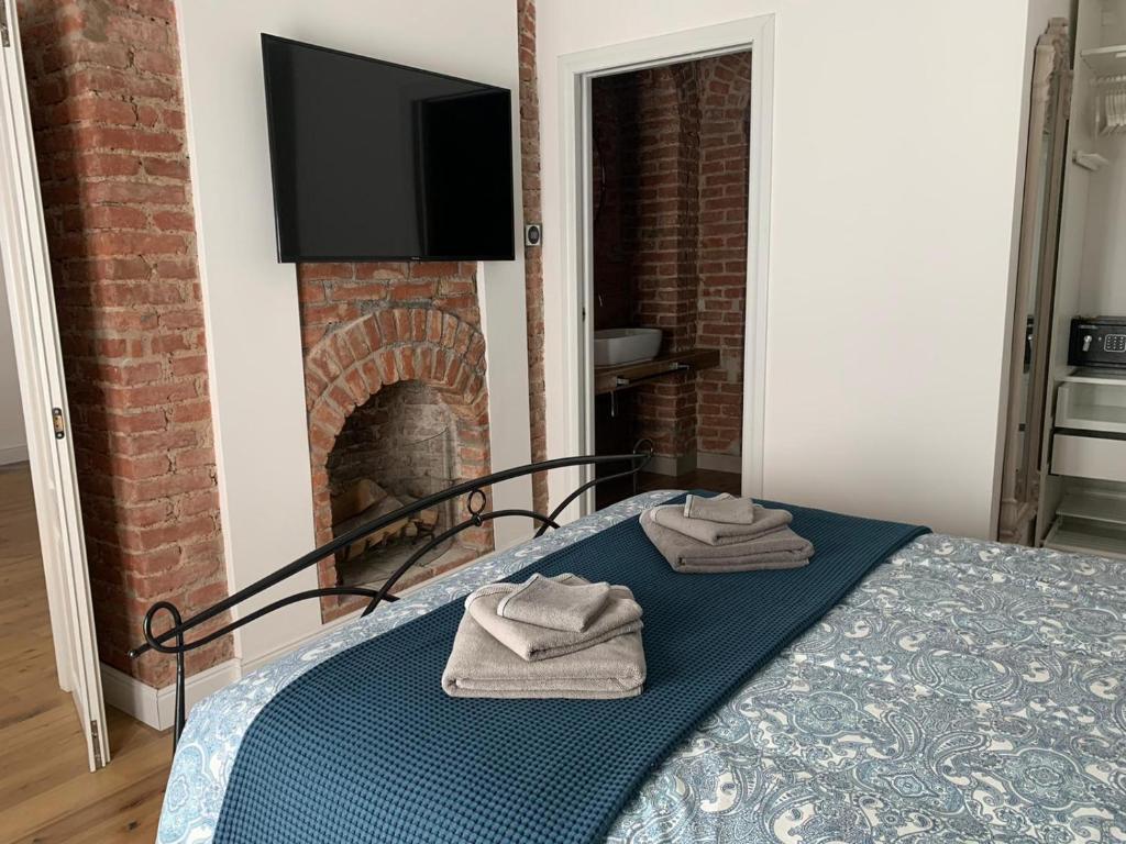A bed or beds in a room at Luxury Apartment in Milan Center