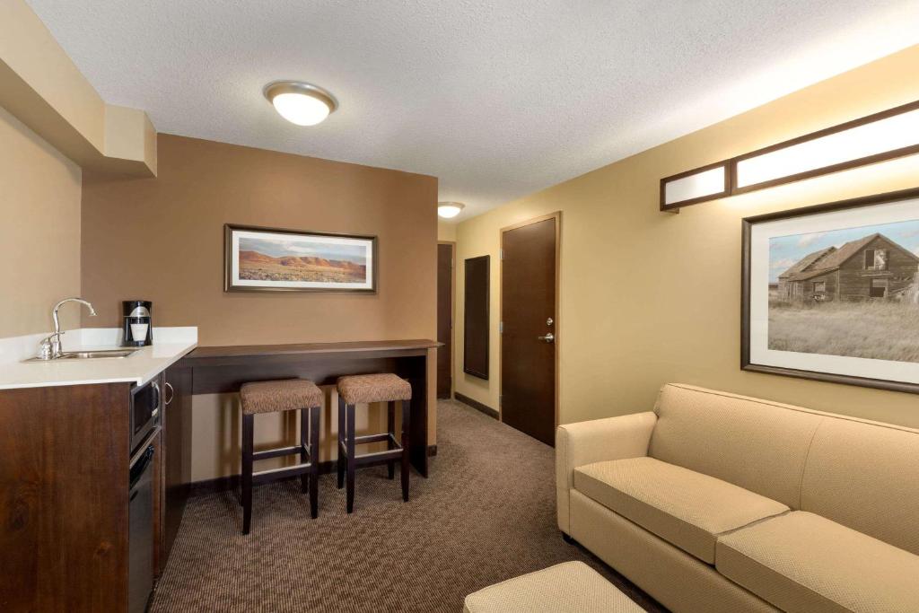 Microtel Inn and Suites by Wyndham Weyburn photo
