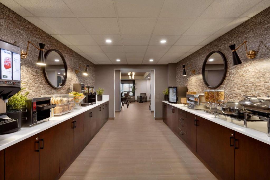 Microtel Inn and Suites by Wyndham Weyburn photo
