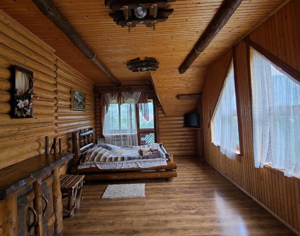 Postel nebo postele na pokoji v ubytování Гуцульська хата