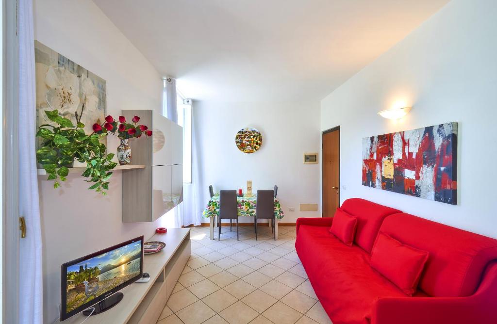 Televízia a/alebo spoločenská miestnosť v ubytovaní Casa Lido Lake View