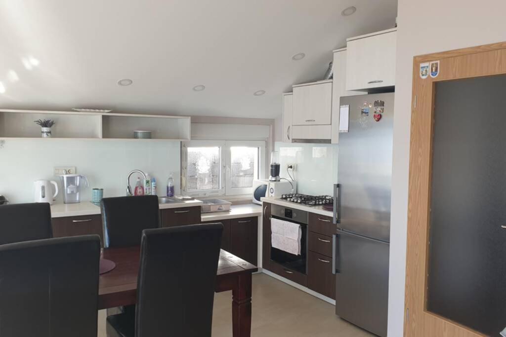 Kuchyňa alebo kuchynka v ubytovaní Apartment Mustapic