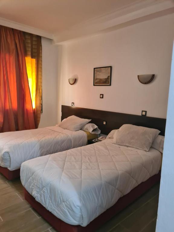 Tempat tidur dalam kamar di Hotel Lixus
