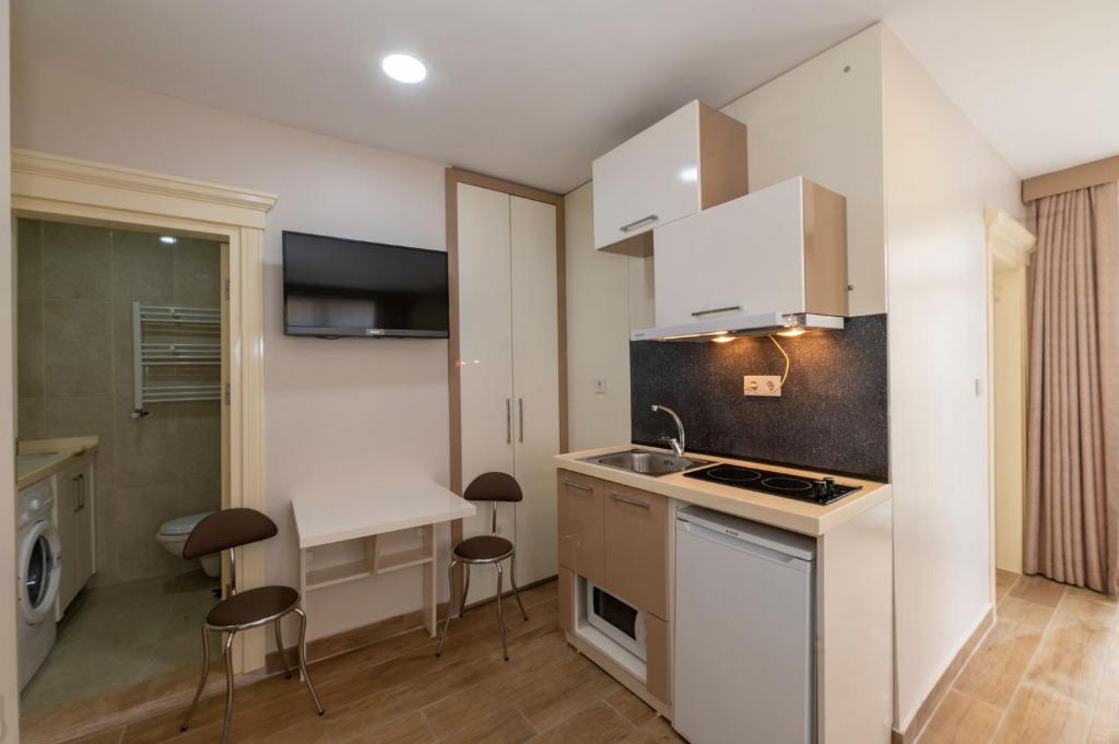 Kuchyň nebo kuchyňský kout v ubytování Taksim Peri Suite
